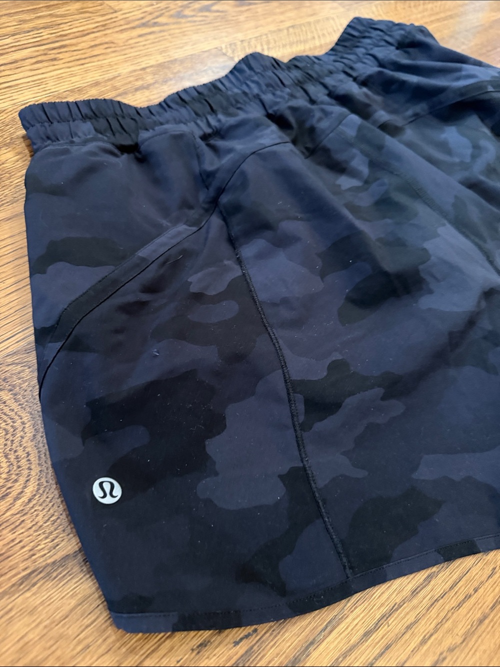 lululemon athletic Women's Dark Black Camo Running Shorts 12 with pockets - Picture 4 of 7